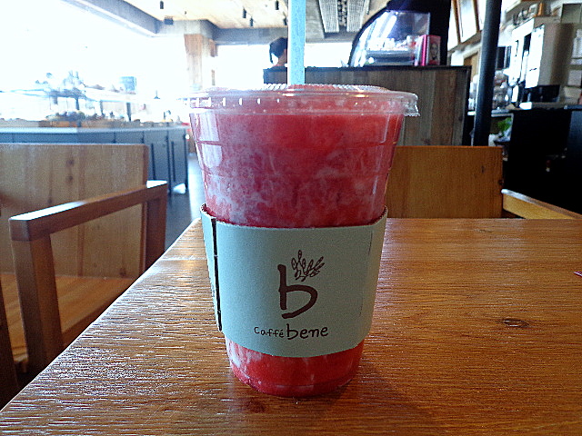 strawberry latte aka fresh strawberry milk